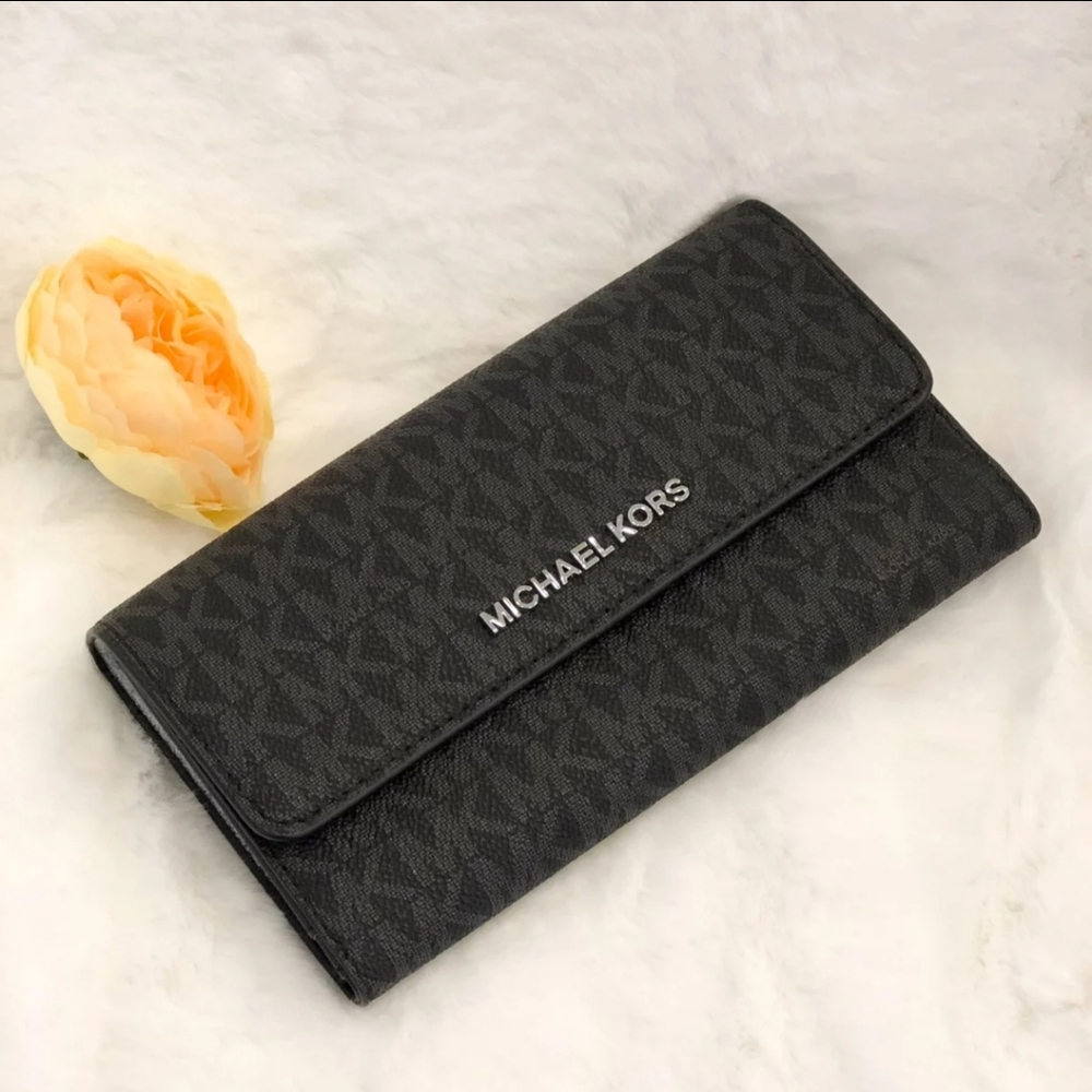 Brand new Michael Kors Jet Set Wallet